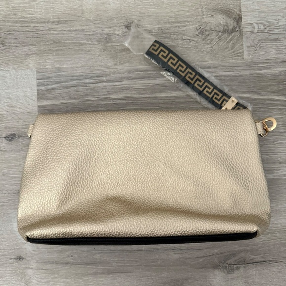 VERSACE Authentic NWOT Black and Gold Parfume Clutch/Bag - Picture 2 of 15